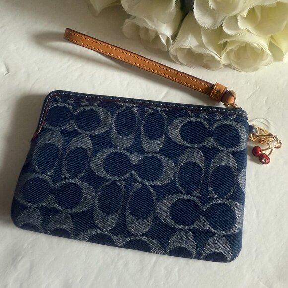 cz452 Coach Corner Zip Wristlet Cherry Charm Signature Denim & Vachetta Leather - Picture 2 of 7
